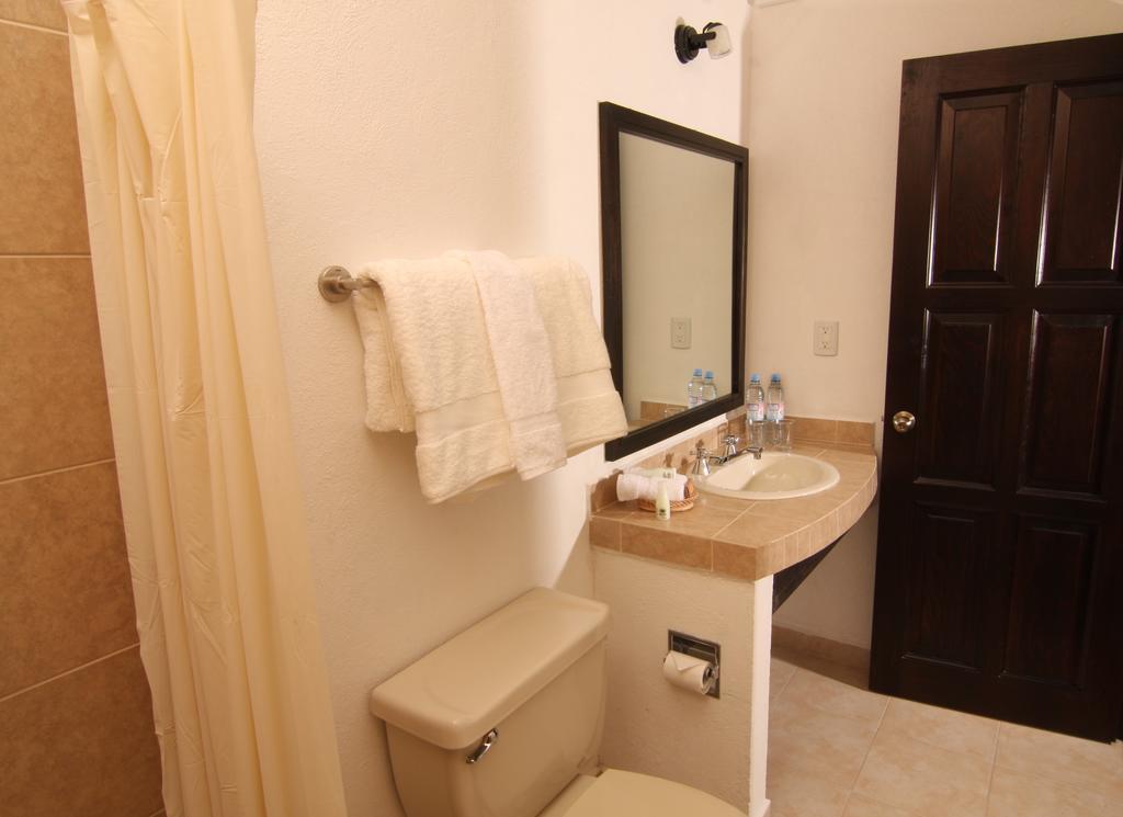 Hotel Villa Del Villar Querétaro Стая снимка