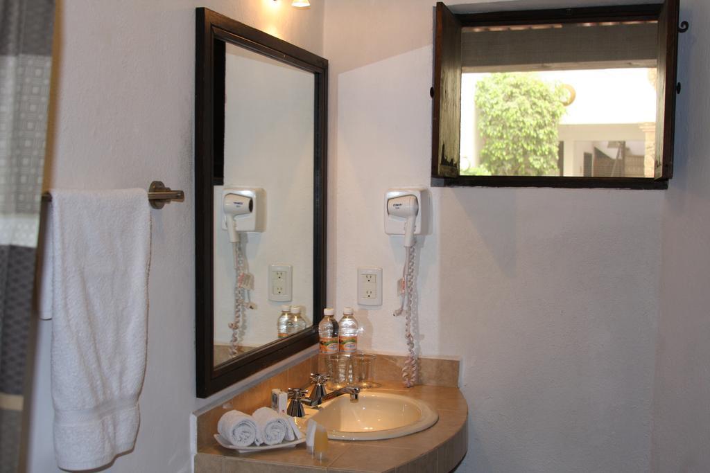Hotel Villa Del Villar Querétaro Стая снимка